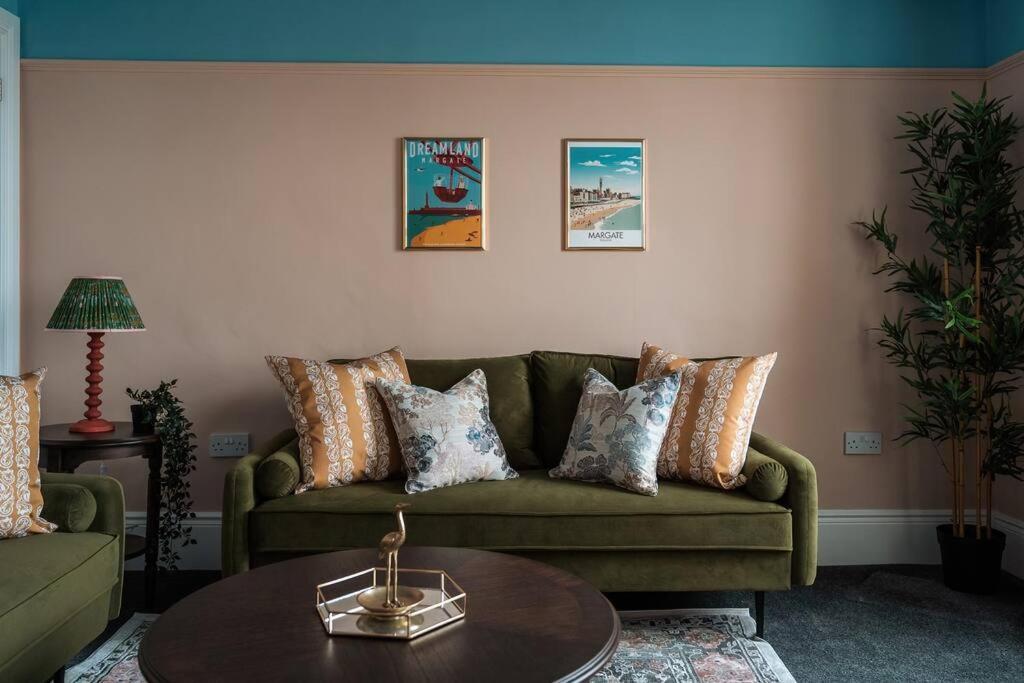 Seaside Serenity: 3-Bedroom Beach Haven In Margate Exterior photo